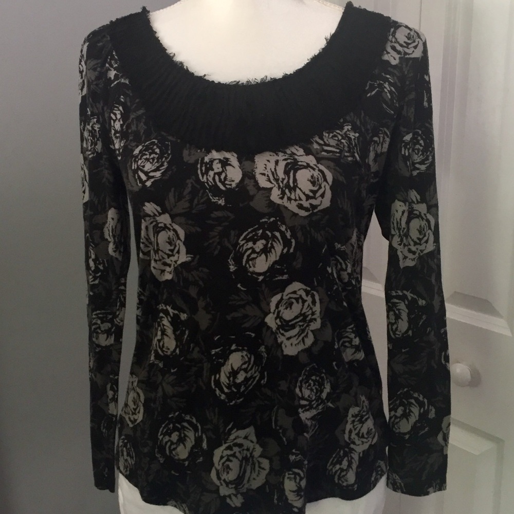 Elle Long sleeve flowered blouse